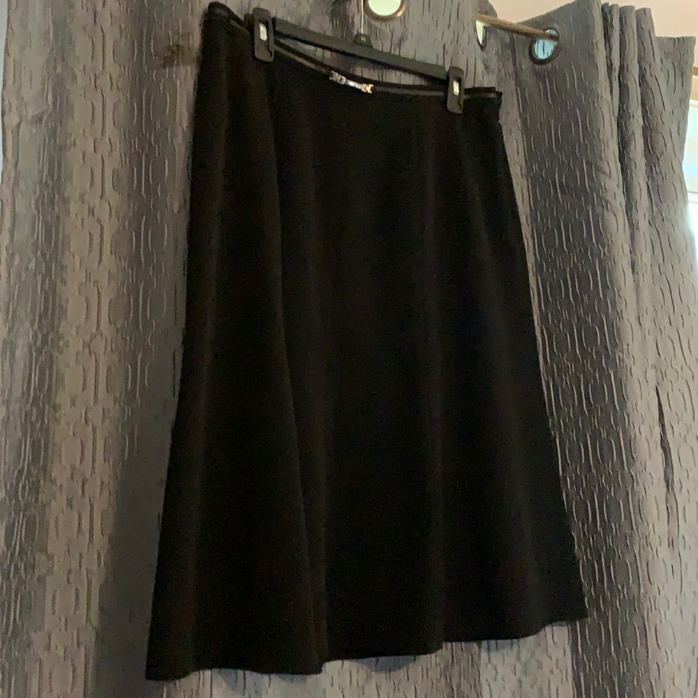 E. 5th, size 12 skirt in great condition